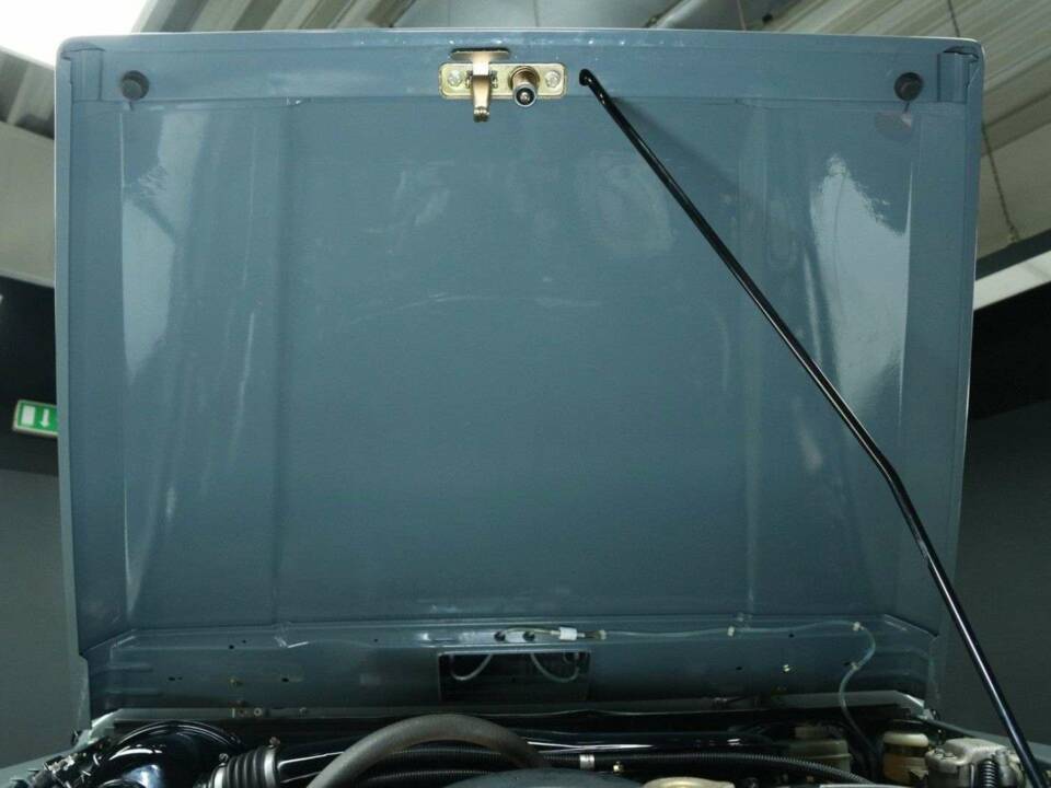 Immagine 43/50 di Mercedes-Benz 230 GE (SWB) (1993)