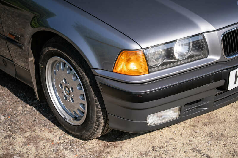 Image 16/50 of BMW 325i (1991)