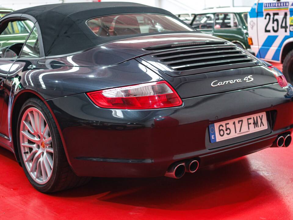 Image 29/48 of Porsche 911 Carrera 4S (2007)