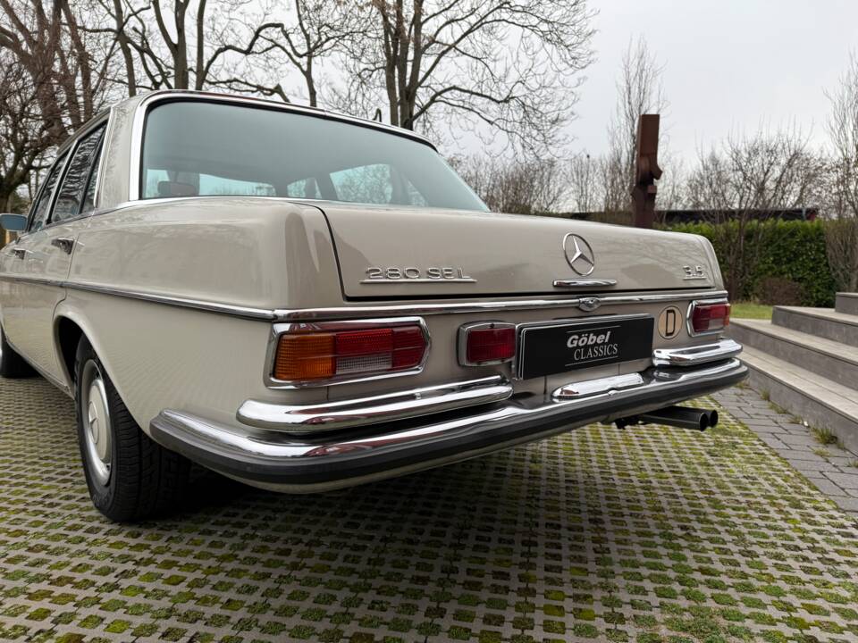 Image 4/44 of Mercedes-Benz 280 SEL 3,5 (1971)