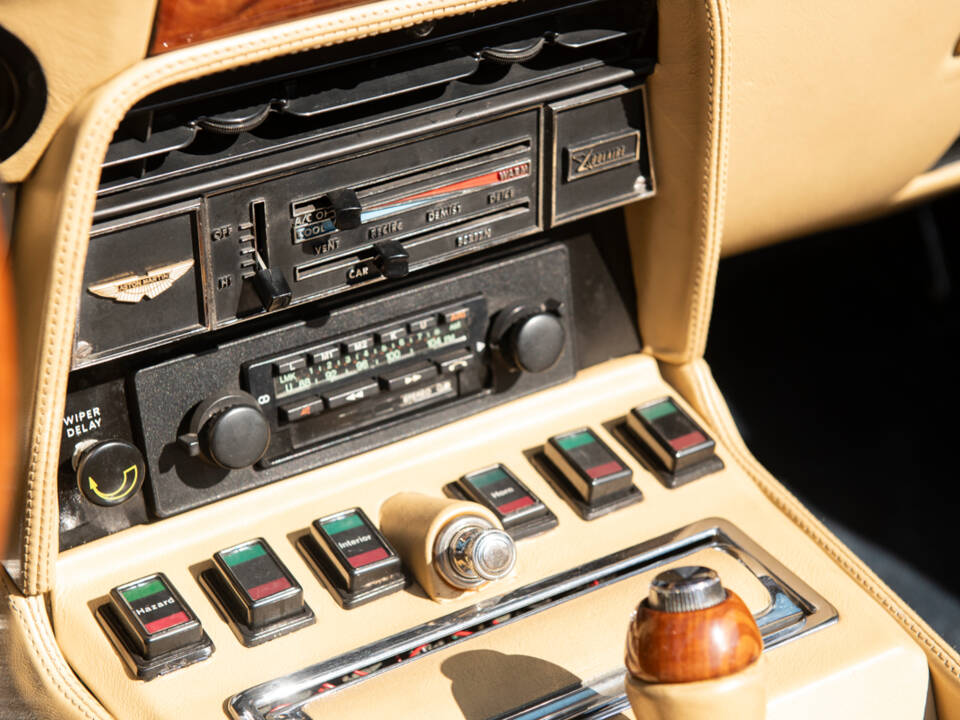 Imagen 20/21 de Aston Martin V8 Volante (1979)