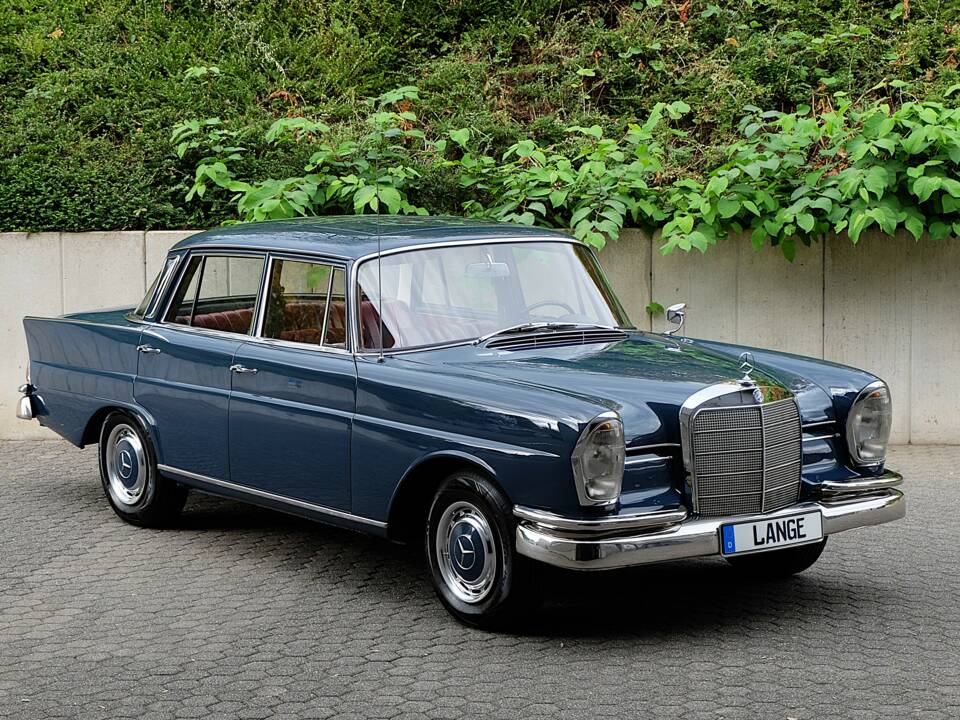 Image 9/76 de Mercedes-Benz 220 S b (1963)