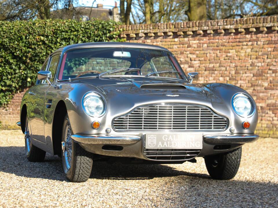 Bild 32/50 von Aston Martin DB 6 (1968)