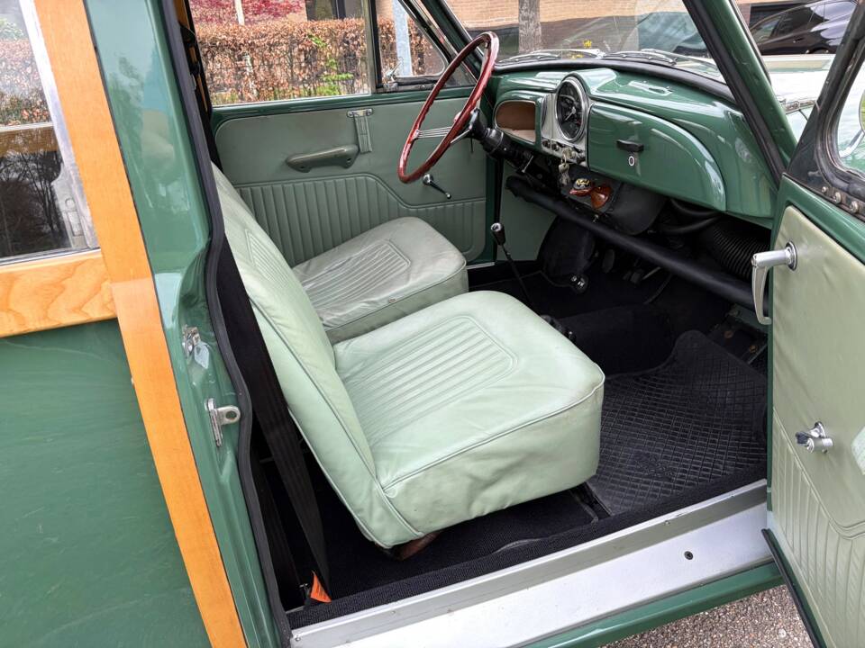 Image 6/24 of Morris Minor 1000 Traveller (1968)