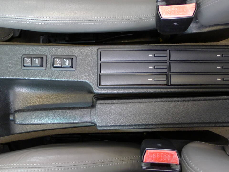 Image 5/37 of BMW 325i (1991)