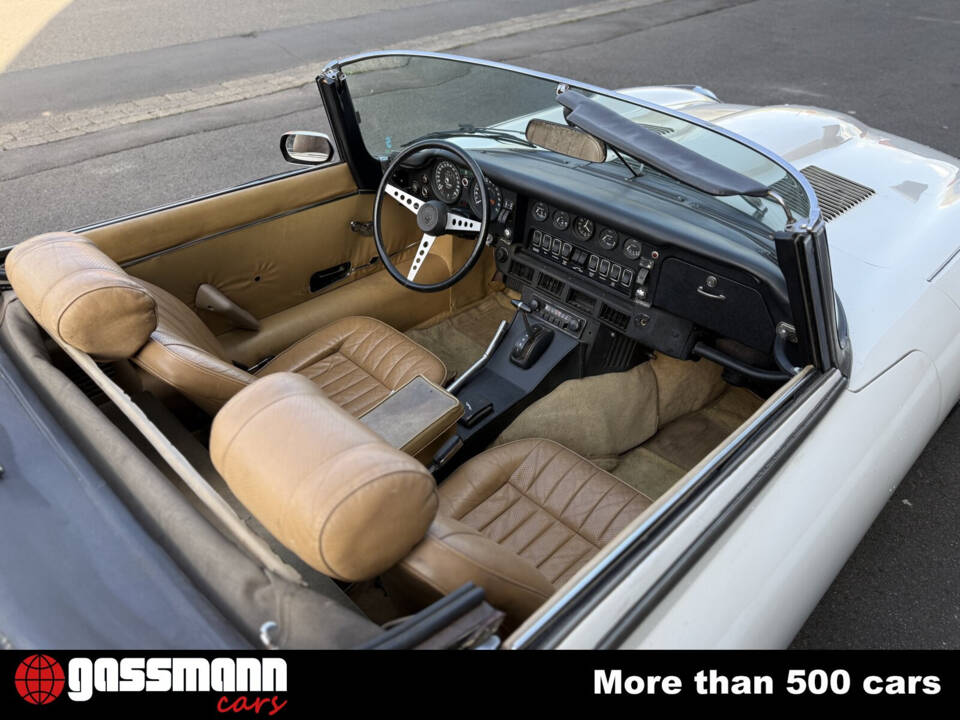 Image 12/15 of Jaguar E-Type V12 (1973)
