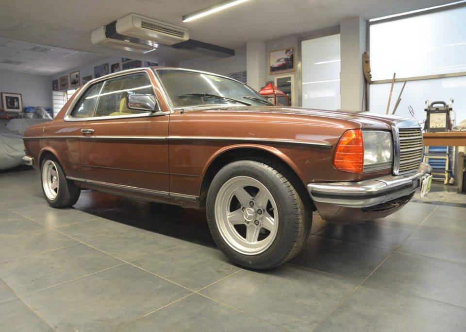 Image 3/10 of Mercedes-Benz 280 CE (1979)
