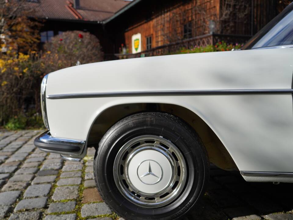 Bild 12/12 von Mercedes-Benz 220 (1968)