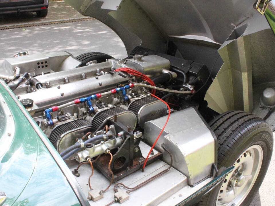 Image 5/16 of Jaguar D-Type (1964)