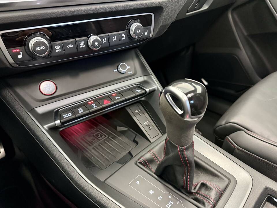 Image 24/28 of Audi RS Q3 (2019)