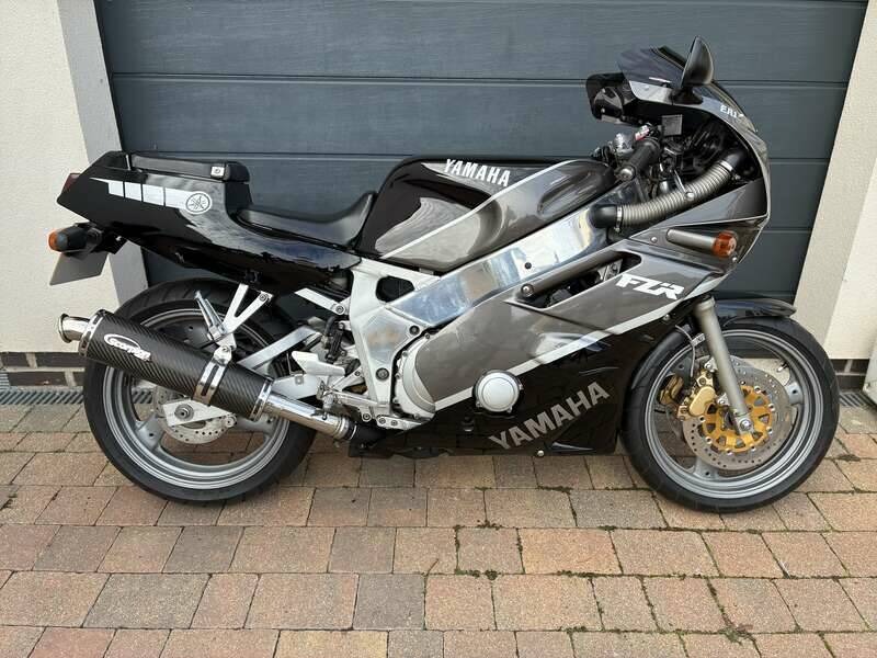 Image 1/18 of Yamaha FZR 400 (1998)