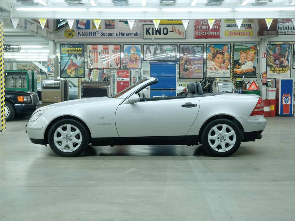 Immagine 47/50 di Mercedes-Benz SLK 230 Kompressor (1996)