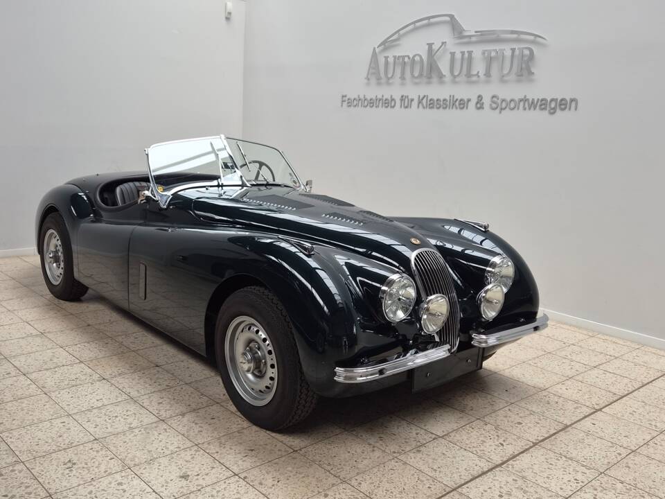 Image 2/20 of Jaguar XK 120 OTS (1952)