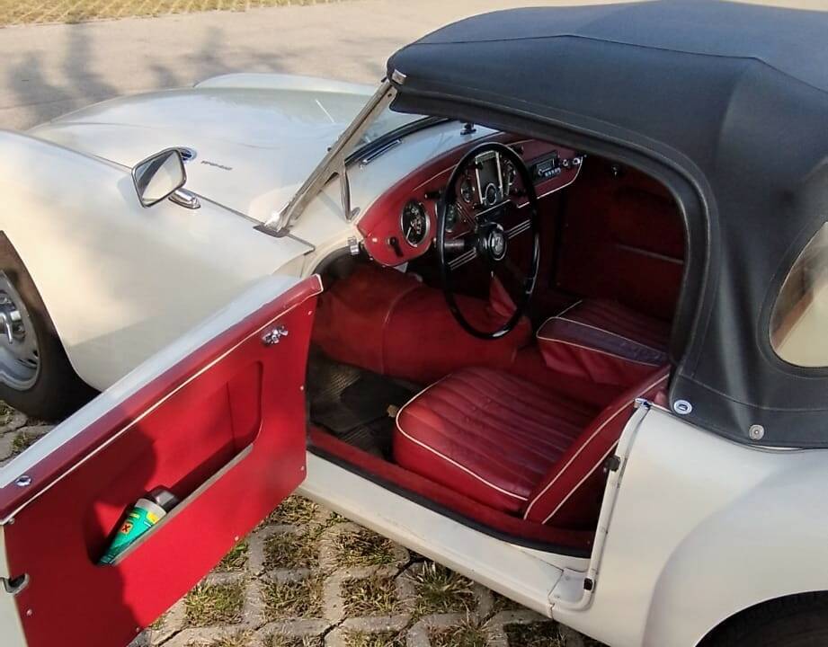Image 6/8 of MG MGA 1500 (1959)