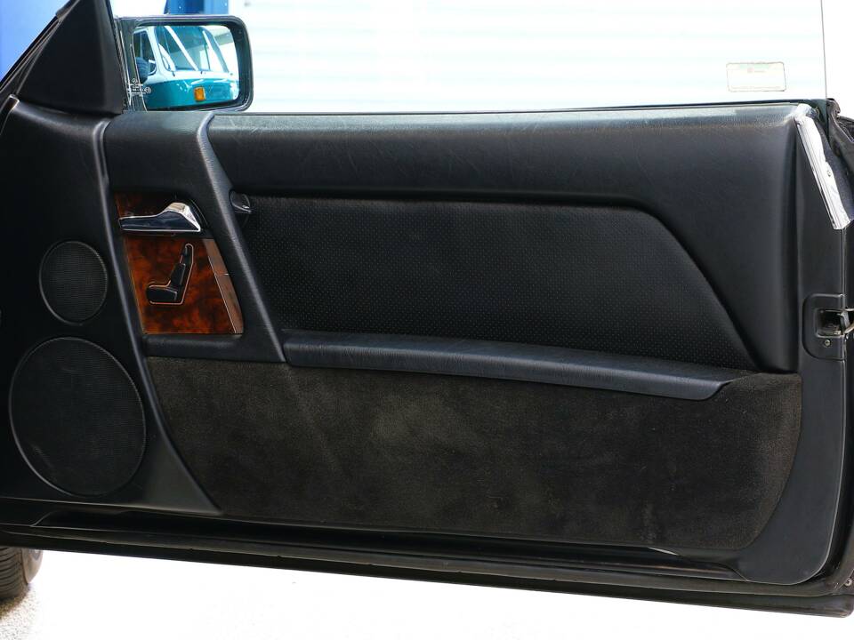 Image 32/36 of Mercedes-Benz 300 SL-24 (1993)