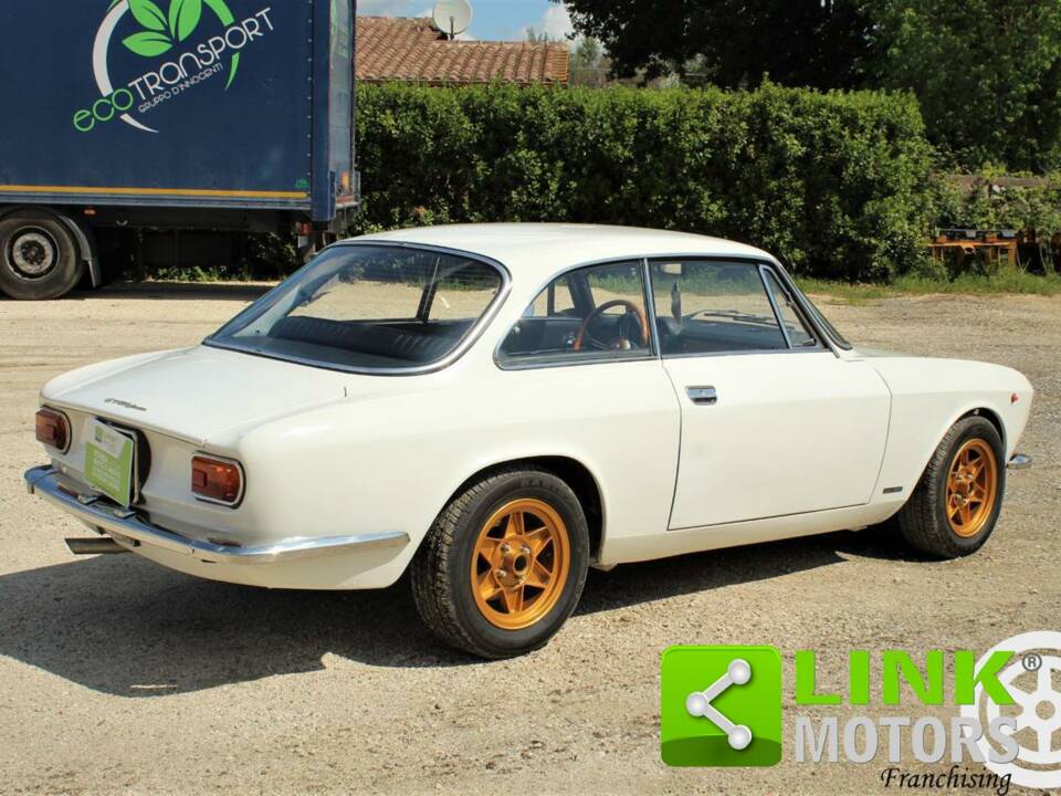 Bild 8/10 von Alfa Romeo Giulia 1300 GT Junior (1973)