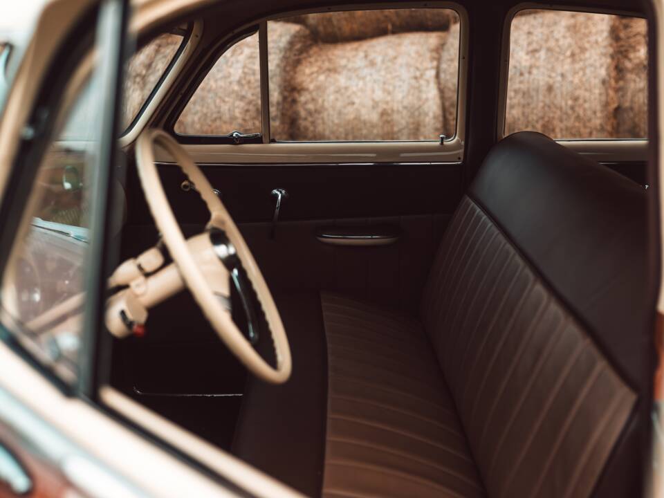 Image 17/28 of Chevrolet Deluxe Styleline (1952)