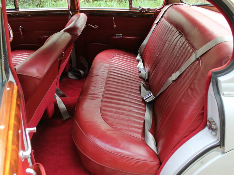 Image 15/18 of Jaguar Mk II 3.4 (1961)