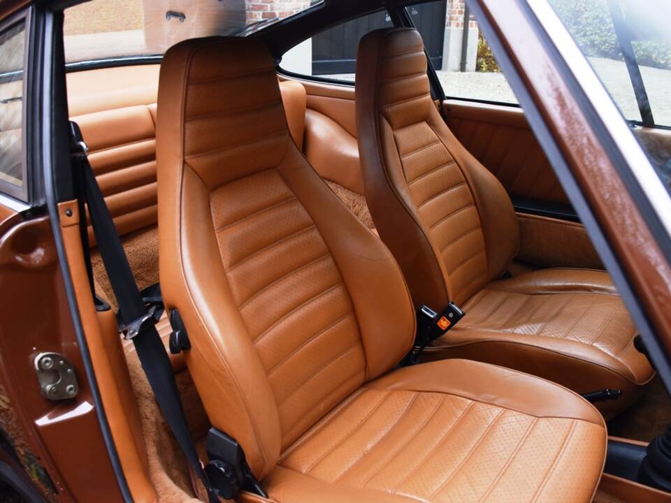 Image 25/37 de Porsche 911 Carrera 3.0 (1977)