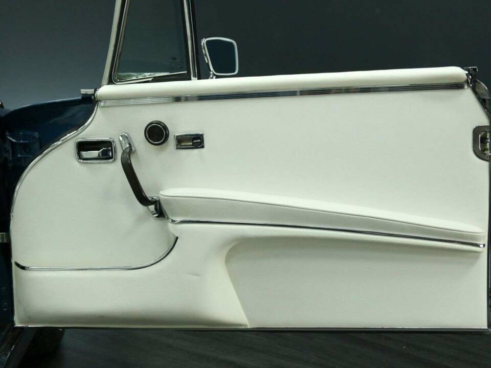 Image 34/50 of Mercedes-Benz 280 SE 3,5 (1971)