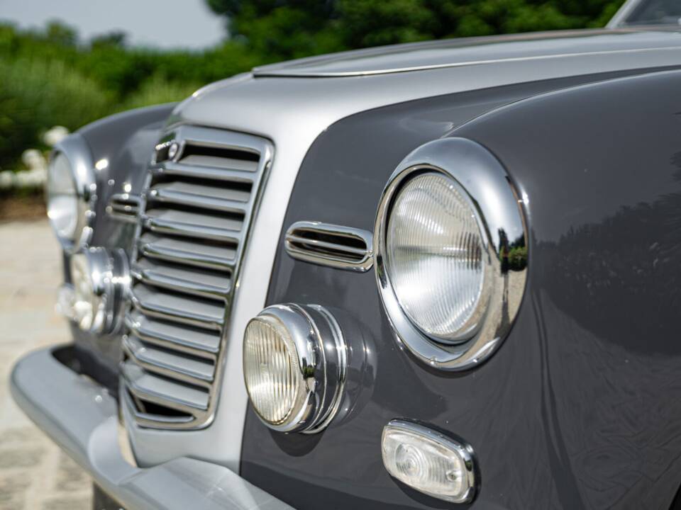 Image 17/50 of Lancia Augusta Ghia (1935)