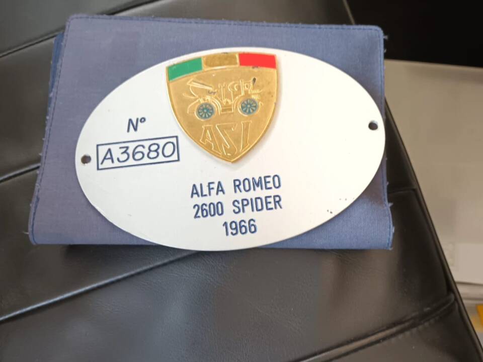 Image 19/40 of Alfa Romeo 2600 Spider (1966)