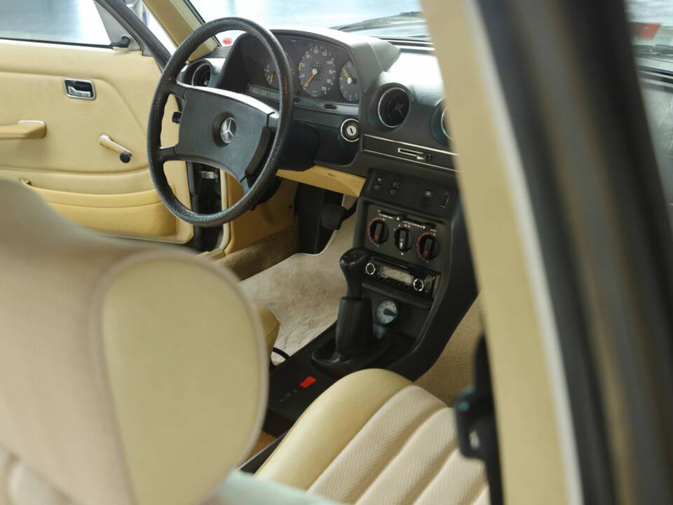 Image 20/49 of Mercedes-Benz 230 TE (1981)