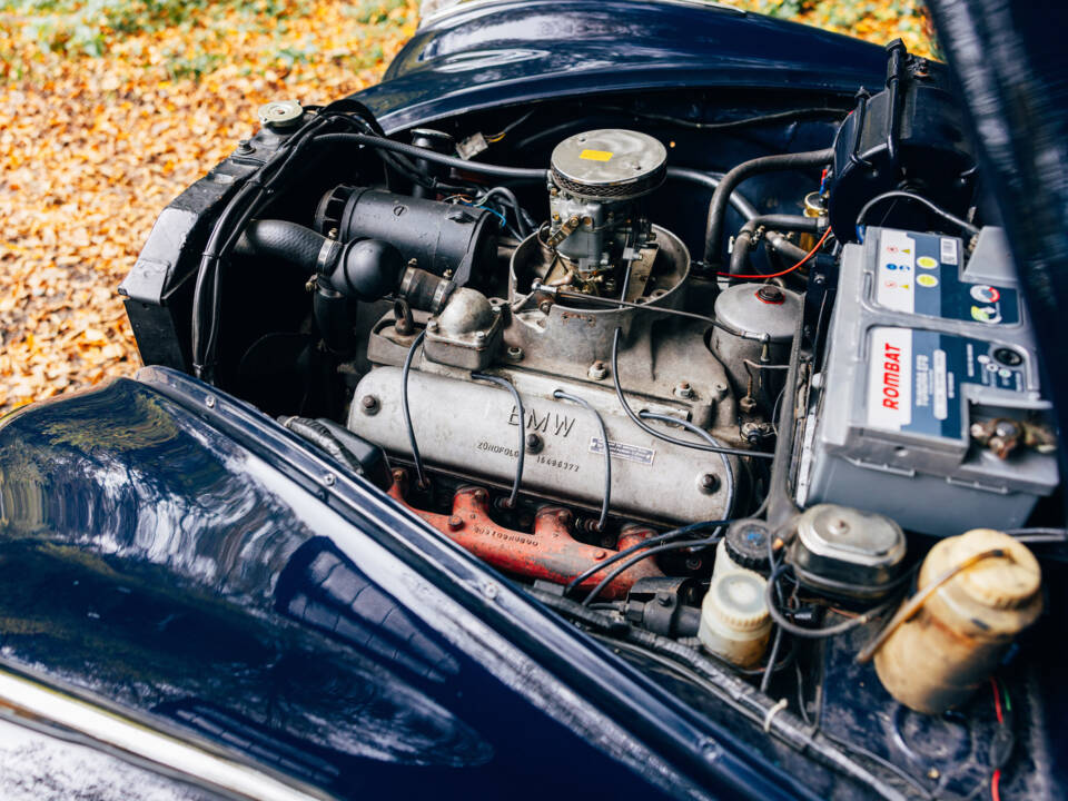 Image 121/199 of BMW 502 - 3.2 Litre (1961)