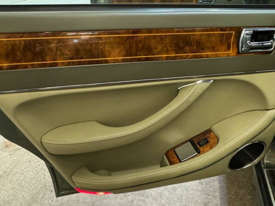 Bild 13/24 von Jaguar XJ 40 (XJ-R) (1993)