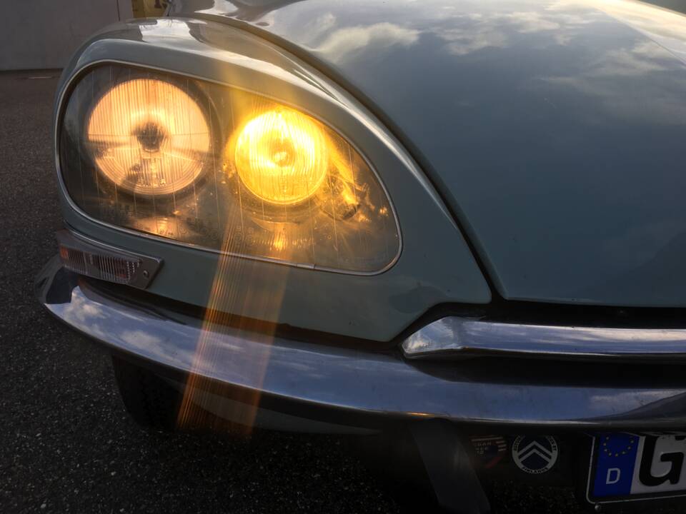 Image 4/95 of Citroën DS 21 Pallas (1973)