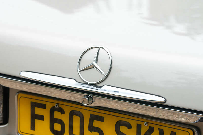 Imagen 38/50 de Mercedes-Benz 300 SL (1989)