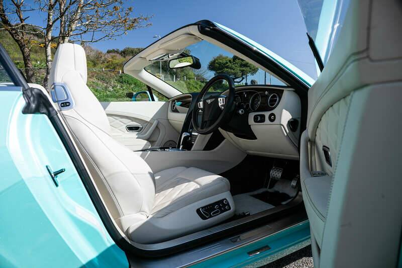 Image 18/38 of Bentley Continental GTC V8 (2013)