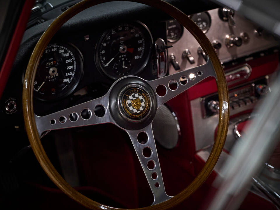 Immagine 81/99 di Jaguar E-Type 3.8 (1964)
