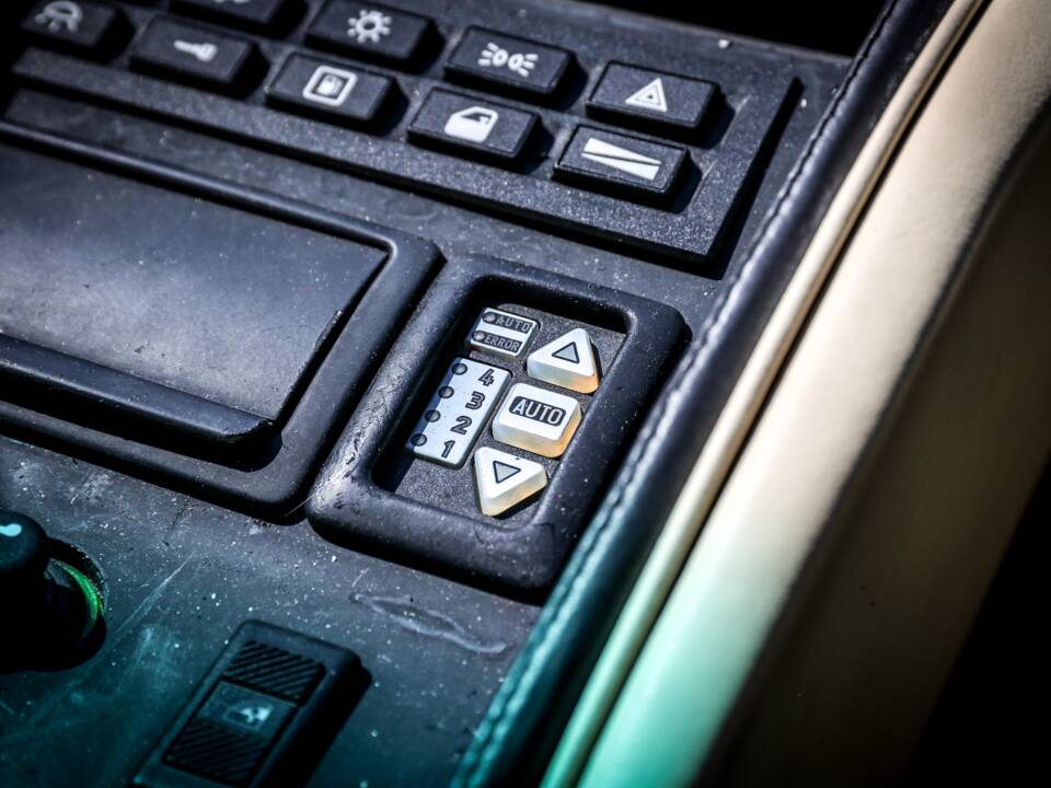 Image 14/26 of Lamborghini Diablo VT (1994)