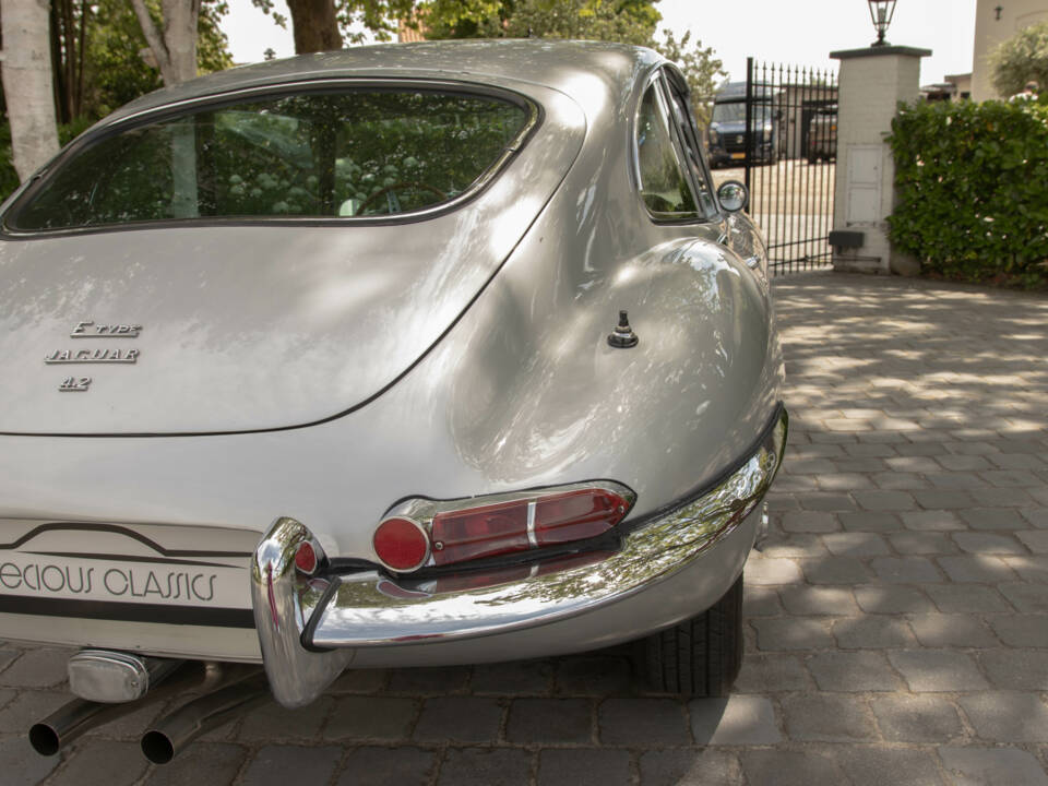 Afbeelding 32/57 van Jaguar E-Type (2+2) (1968)