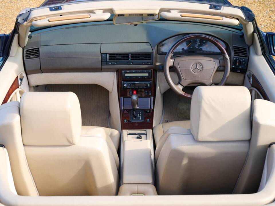 Image 33/50 of Mercedes-Benz SL 280 (1996)