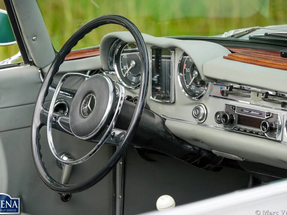 Image 26/49 of Mercedes-Benz 230 SL (1964)