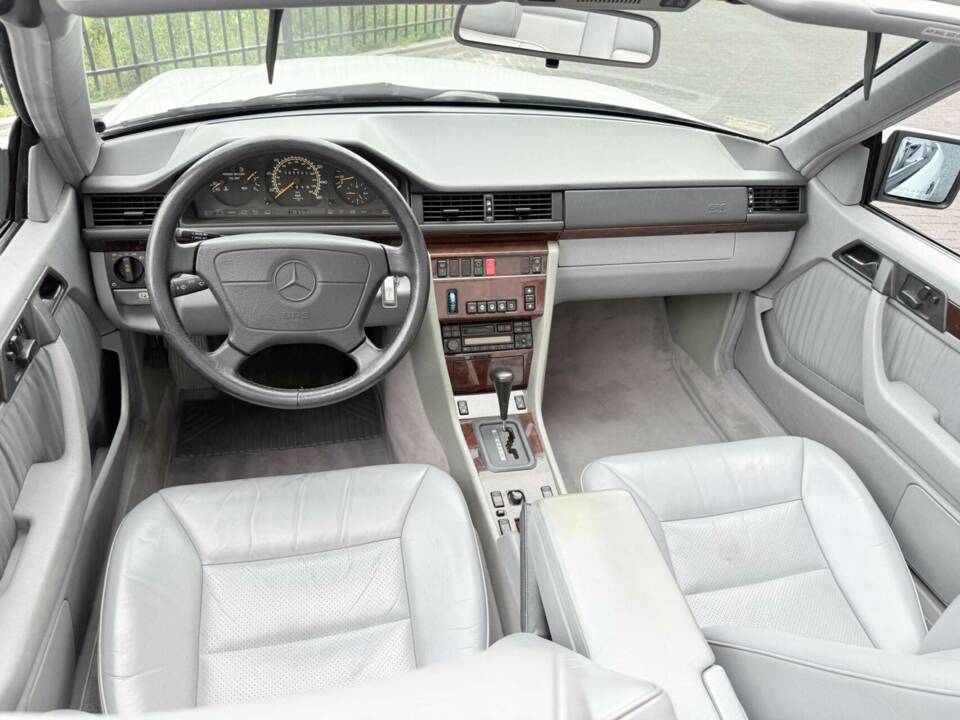 Imagen 21/41 de Mercedes-Benz E 320 (1995)