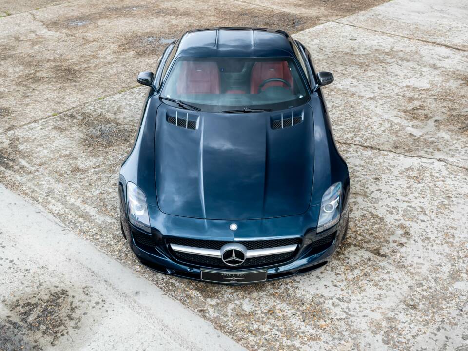 Afbeelding 5/38 van Mercedes-Benz SLS AMG (2010)