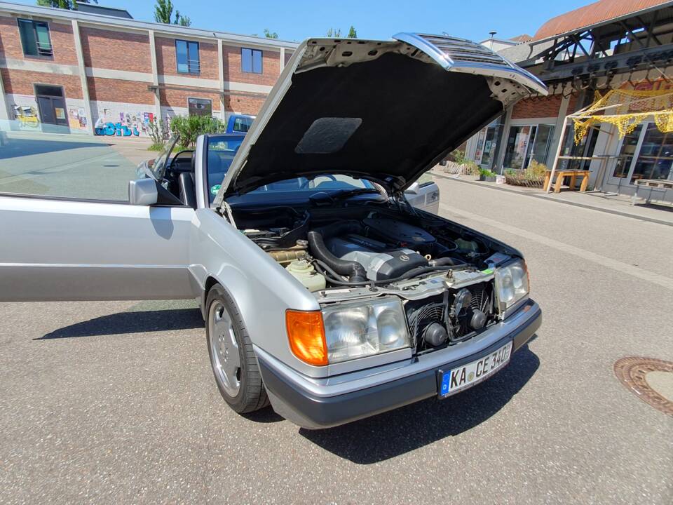 Imagen 59/94 de Mercedes-Benz 300 CE-24 3.4 AMG (1992)