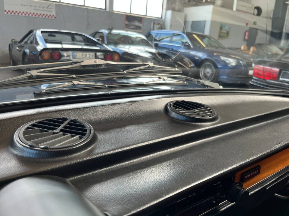 Image 24/42 of Alfa Romeo 2000 GT Veloce (1975)