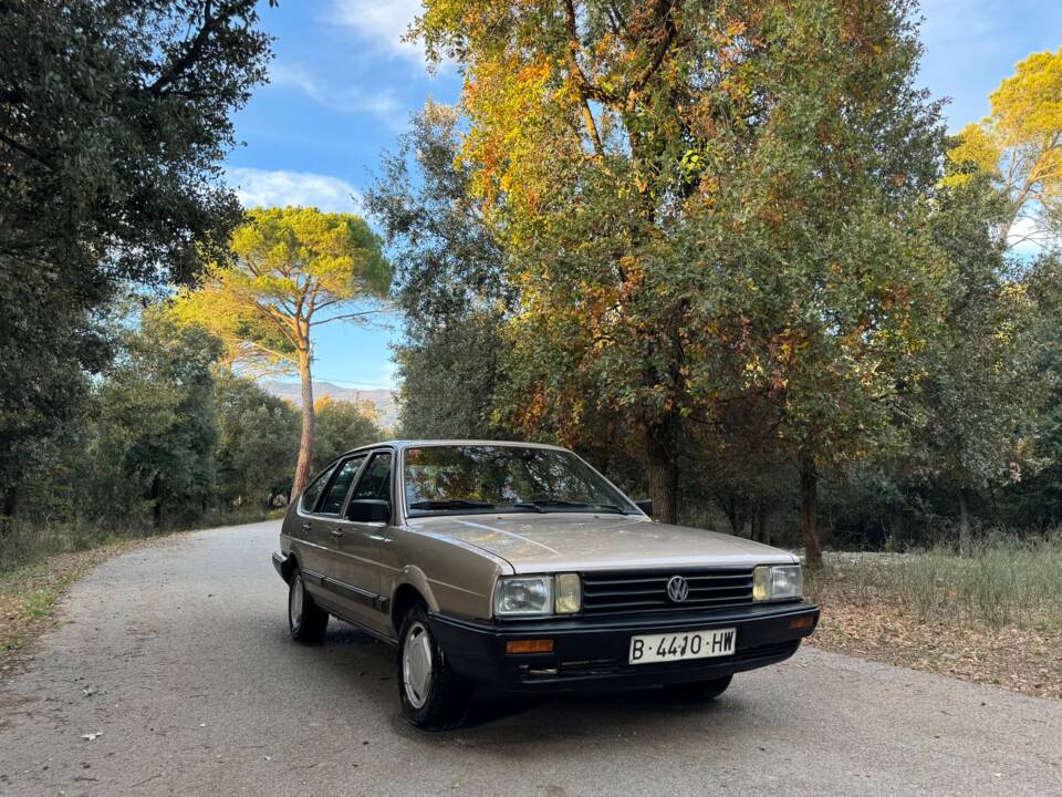 Image 1/57 of Volkswagen Passat 2.0 (1987)
