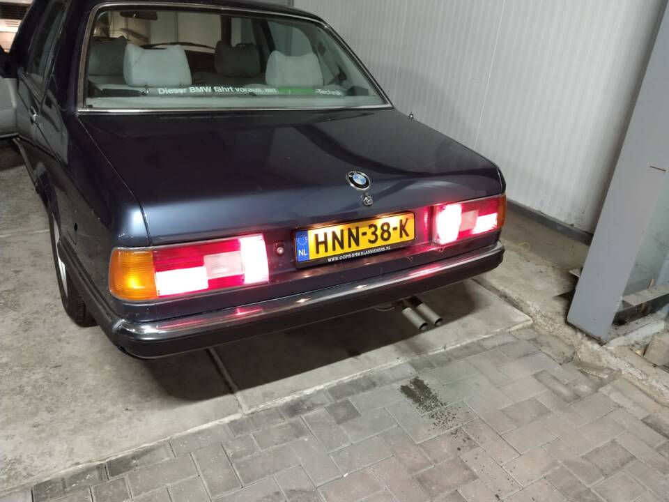 Bild 35/113 von BMW 735i (1986)