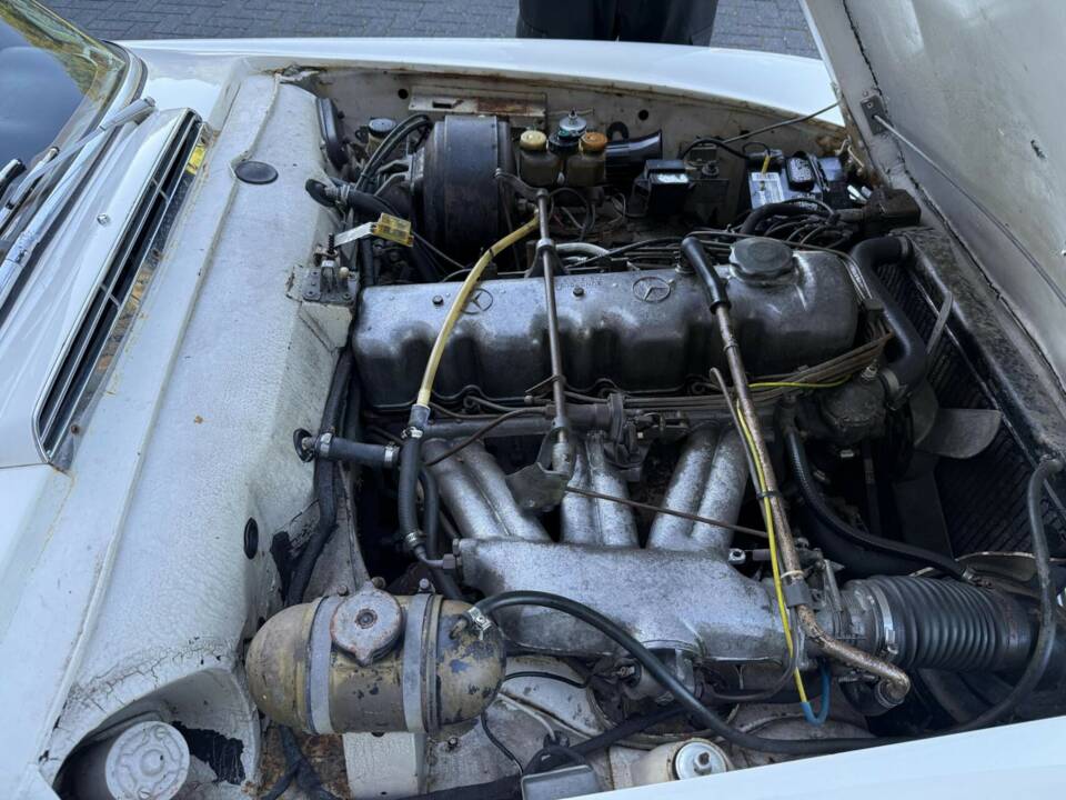 Image 39/50 of Mercedes-Benz 280 SL (1970)