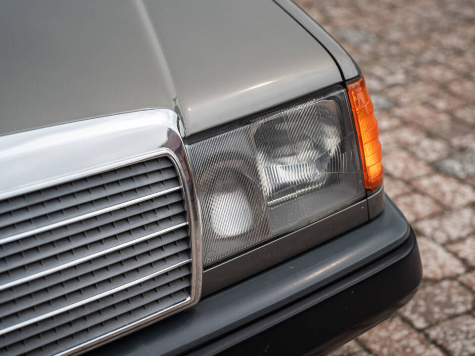 Image 5/66 of Mercedes-Benz 200 TE (1989)