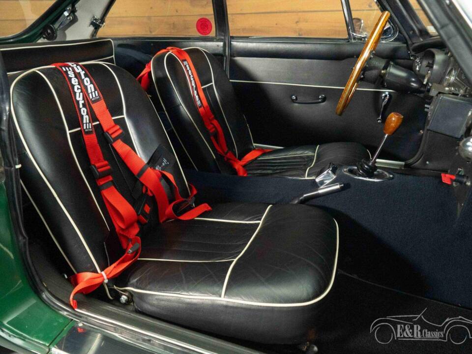 Afbeelding 7/19 van MG MGB GT (1966)