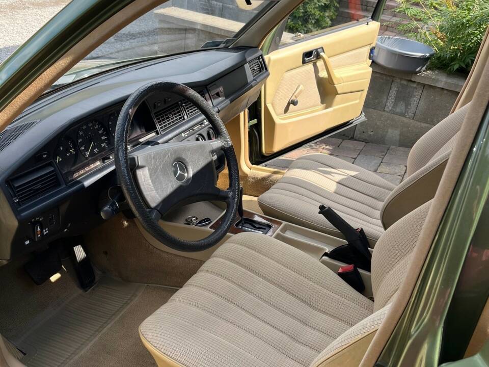 Image 8/18 of Mercedes-Benz 190 D 2.5 (1986)