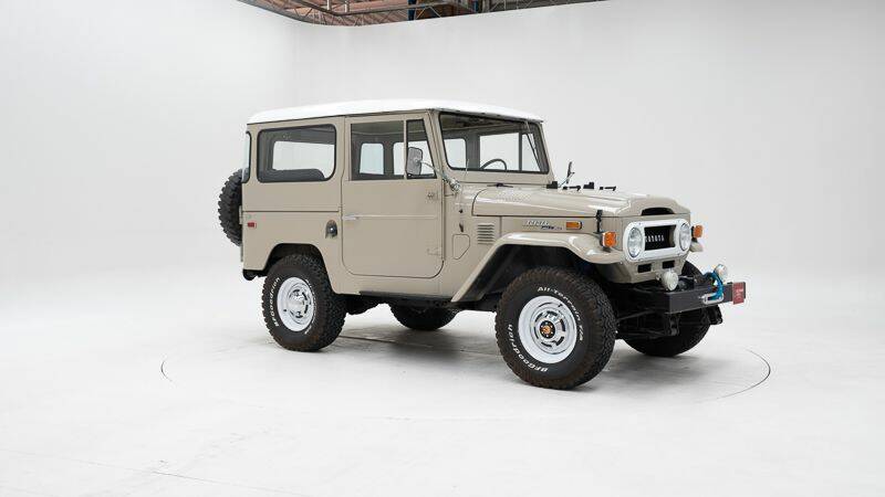 Image 3/15 of Toyota Land Cruiser FJ 40 (1972)