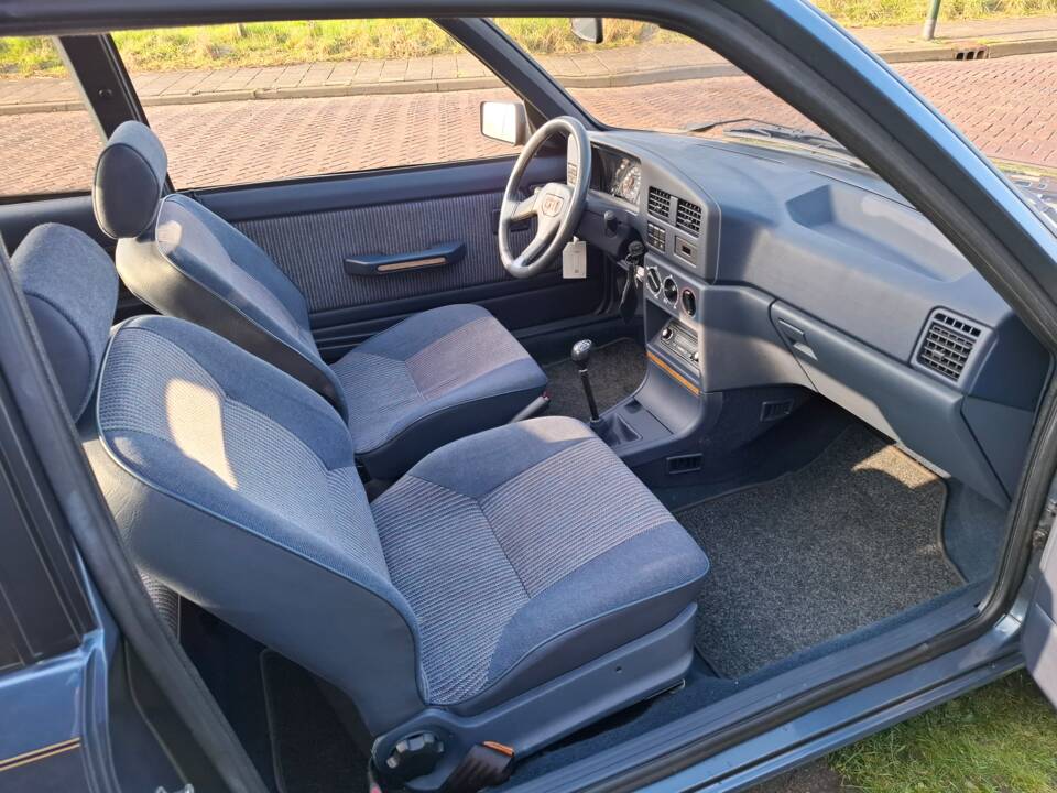 Image 24/27 de Peugeot 309 (1990)