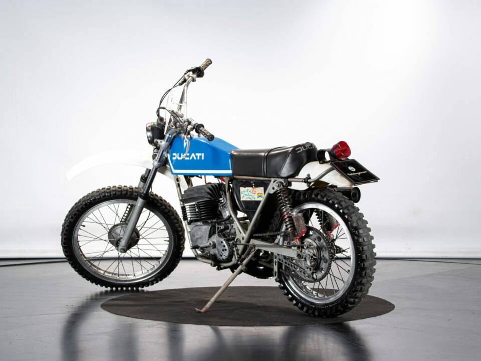 Image 2/50 of Ducati DUMMY (1976)